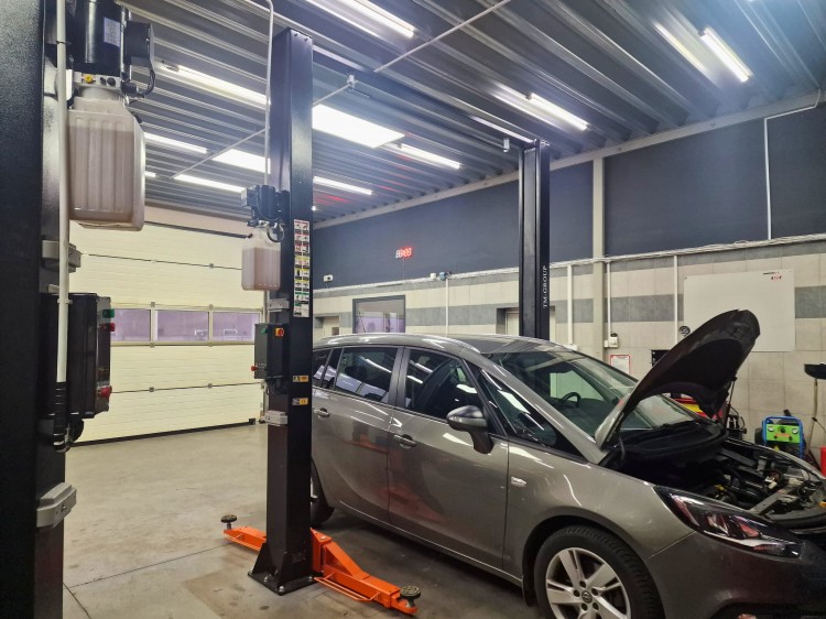 podnośnik dwukolumnowy łączony górą XL 4T 4.9M automat